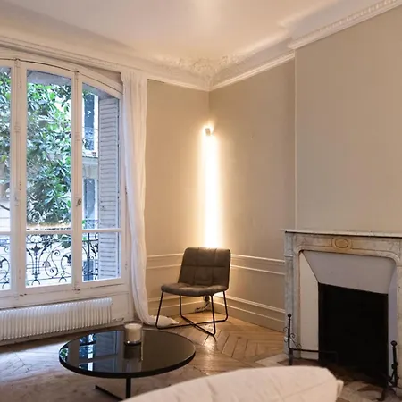 Beautiful Between Pigalle And Montmartre Párizs